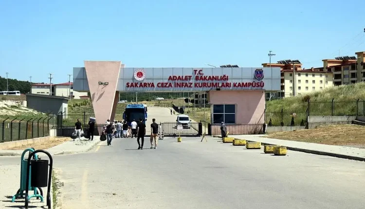 Cezaevinde İki Mahkum İntihar Etti!