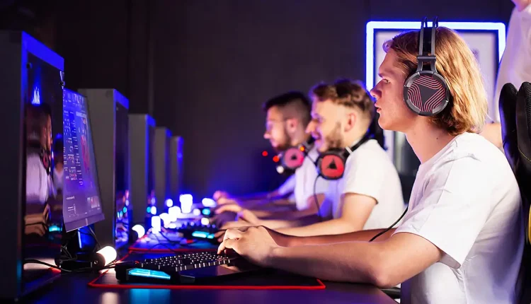 E-sporcu Maaşları: E-sporcular Para Kazanıyor mu, Ne Kadar Kazanıyor? (2025)