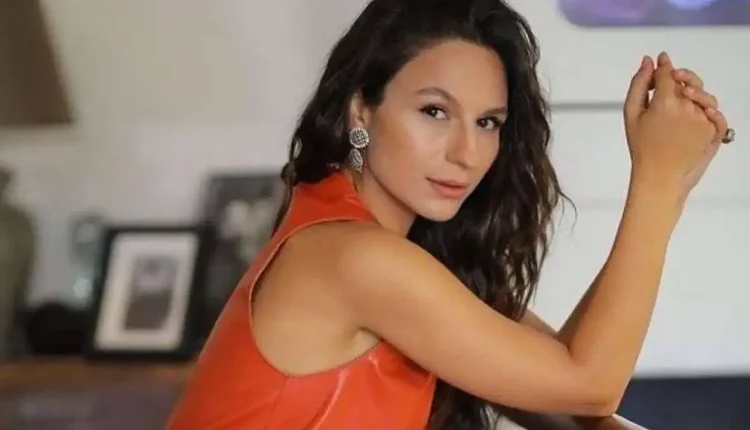 Geleceğe Mektuplar Banu (Selin Yeninci) Kimdir?