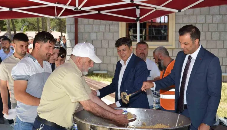Söğüt'te Geleneksel şifalı pilav etkinliği büyük ilgi gördü