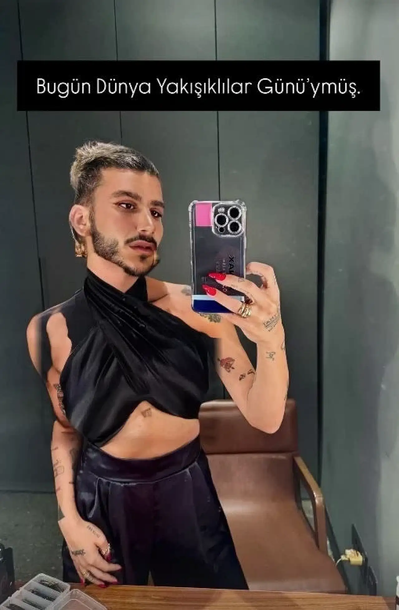 İrem Derici'den 'Yakışıklılar Günü' paylaşımı! Erkek halini görenler şaştı kaldı 1754153285 484 Irem Dericiden Yakisiklilar Gunu paylasimi Erkek halini gorenler sasti kaldi.webp - İrem Derici'den 'Yakışıklılar Günü' paylaşımı! Erkek halini görenler şaştı kaldı