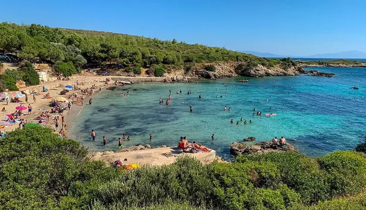 İzmir'in Gözde Noktalarından: Seferihisar'da Sığacık Plajı'nda Eşsiz Bir Yaz Deneyimi