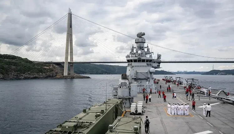 TCG Anadolu, TEKNOFEST Mavi Vatan için Sarayburnu Limanı'ndan görkemli geçit törenine yola çıktı!