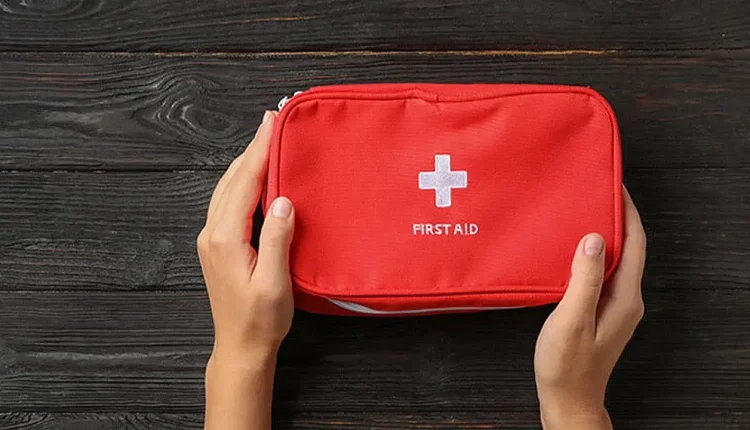 Acüte Durumlar için Hayati Öneme Sahip: İlk Yardım Çantasında Bulunması Gereken Temel Eşyalar