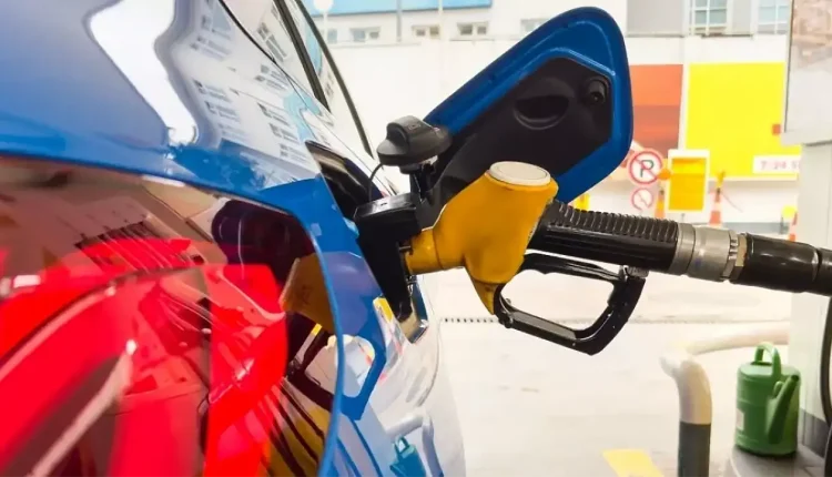 BENZİN VE MOTORİN FİYATLARI!  Benzin ve motorin litre fiyatı güncel ne kadar oldu? Benzin motorine zam var mı 2025?