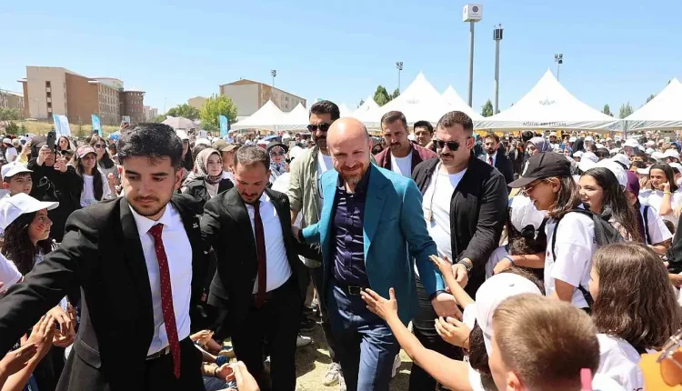 Bilal Erdoğan, TÜGVA Yaz Okulu'nun Kapanış Törenine Katılarak Gençlerle Buluştu