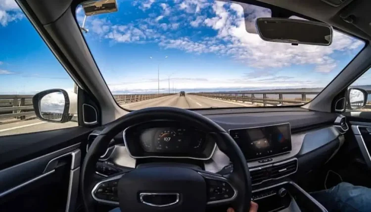 Otomobilde devrim gibi teknoloji: Gösterge paneli yok, artık tüm bilgiler ön camda olacak! Eylülde geliyor