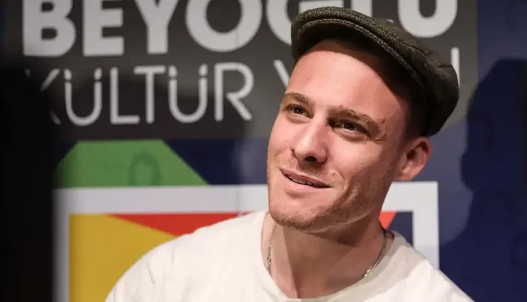 Ünlü Hayatından Uzakta: Sıradan Bir Yaşam Tercihi